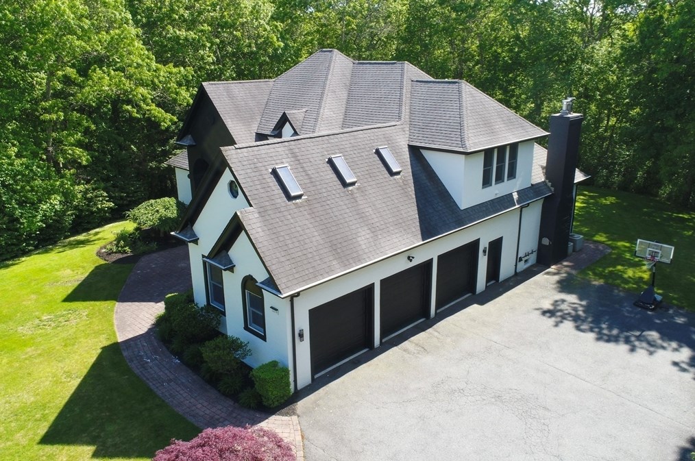 1274 Old Fall Riv Rd, Dartmouth MA 02747-1158 exterior