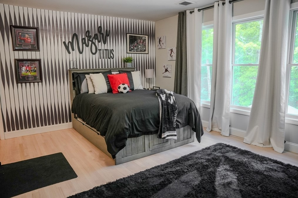 1274 Old Fall Riv Rd, Dartmouth MA 02747-1158 exterior