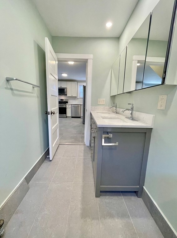 21 Curve St, Dedham MA  02026-2412 exterior