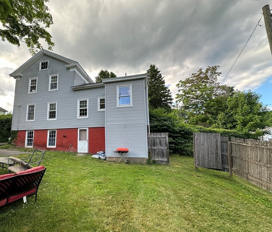 487 Main St, Amherst MA 01002-2368 exterior