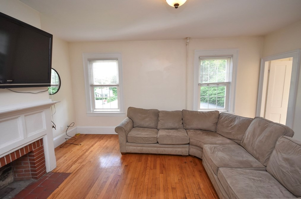 487 Main St, Amherst MA 01002-2368 exterior