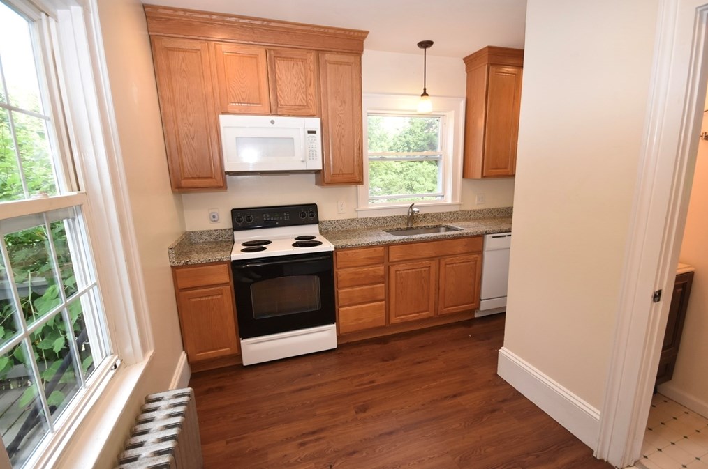 487 Main St, Amherst MA 01002-2368 exterior