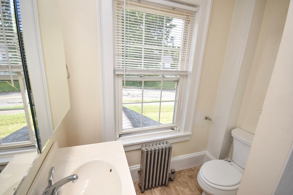 487 Main St, Amherst MA 01002-2368 exterior