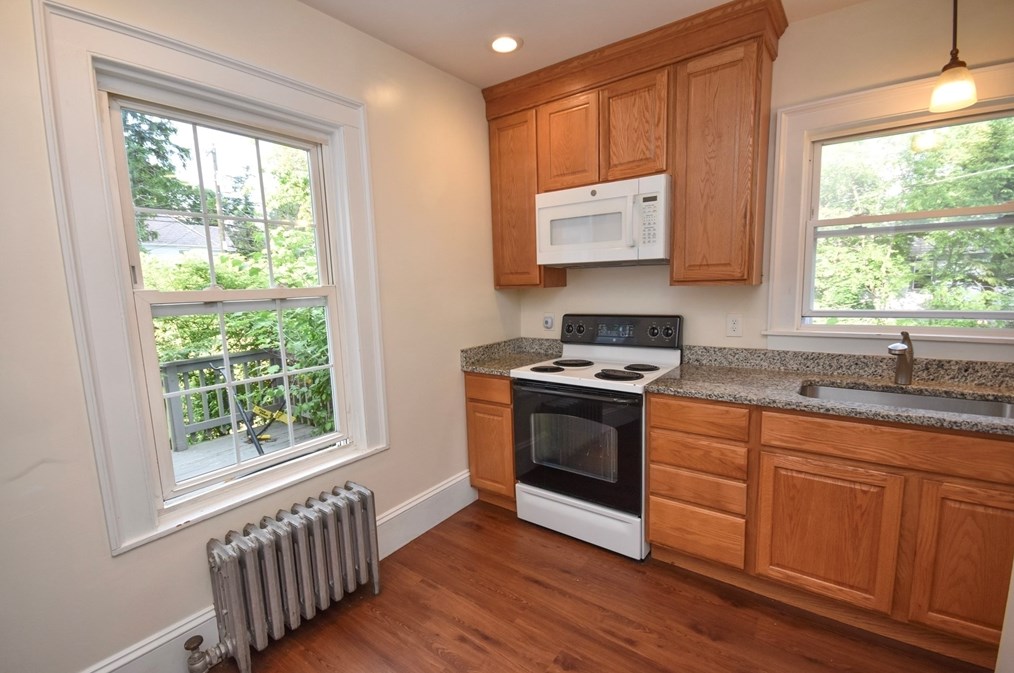 487 Main St, Amherst MA 01002-2368 exterior