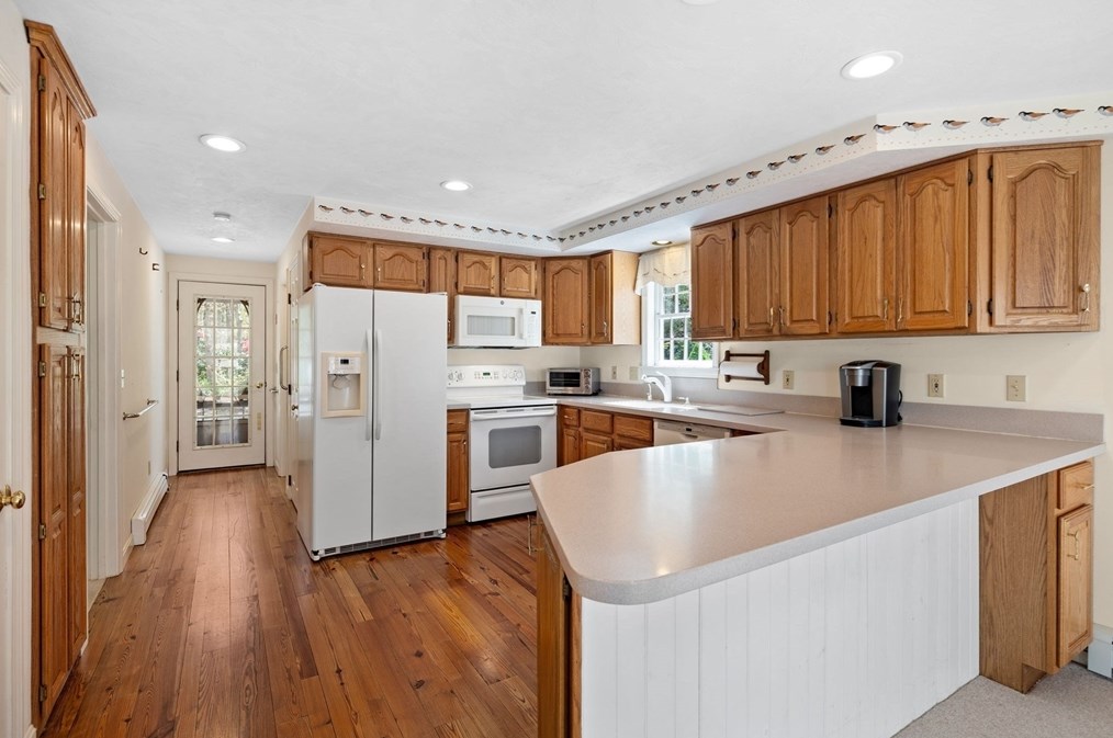 25 Grn Acres Ln, Sandwich MA 02644-1500 exterior