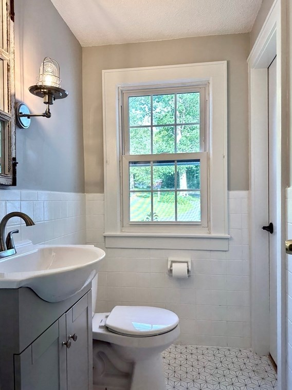 535 Loomis St, Montgomery MA 01085-3965 exterior