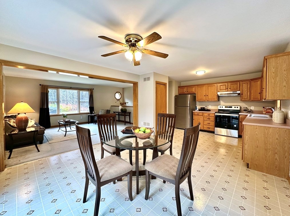 515 Loomis St, Montgomery MA 01085-3965 exterior