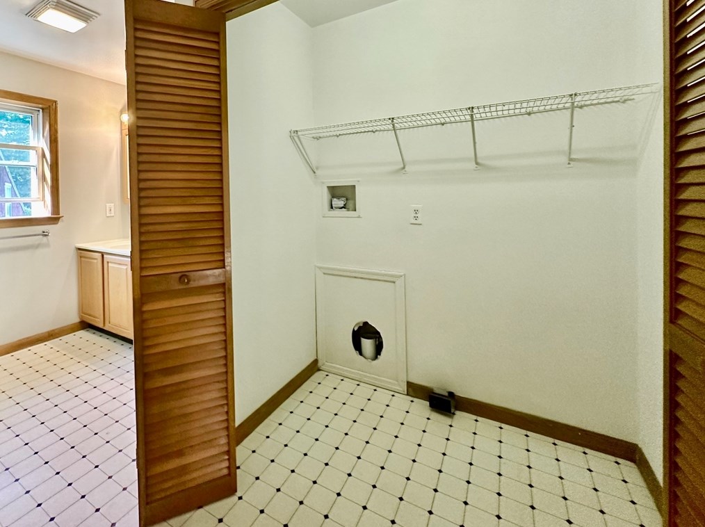 515 Loomis St, Montgomery MA 01085-3965 exterior