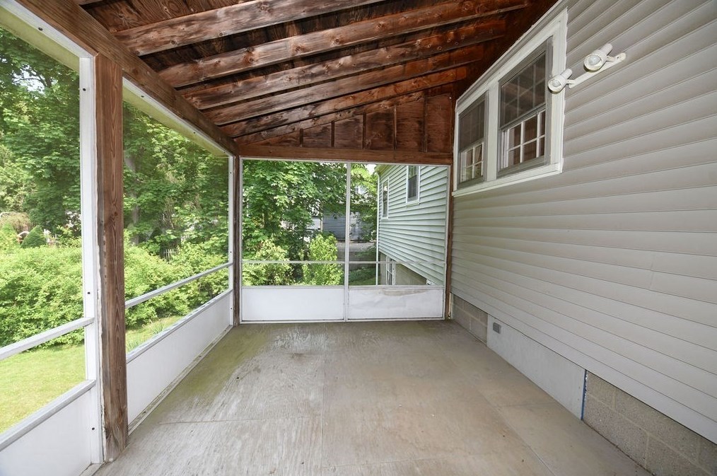 106 High St, Whitman MA 02382-1134 exterior