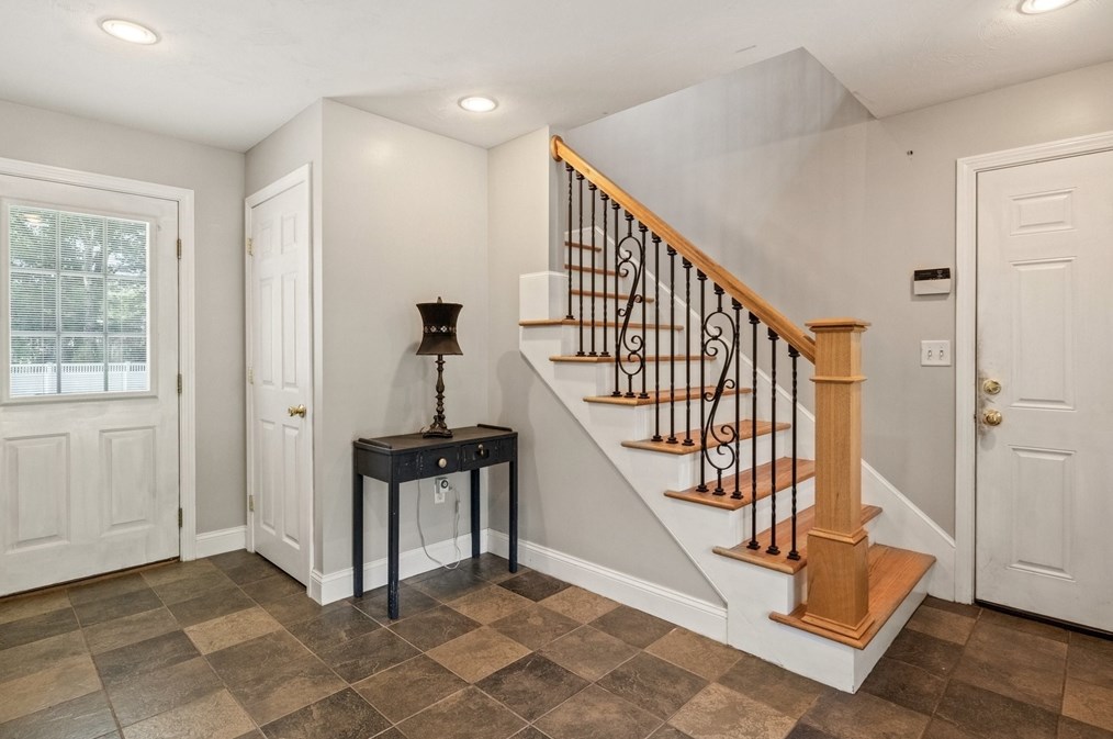 36 Chershire Ave, New Bedford MA 02743-2512 exterior