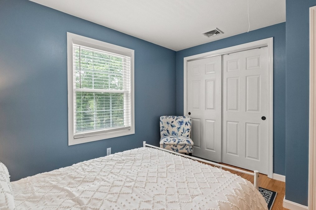 36 Chershire Ave, New Bedford MA 02743-2512 exterior