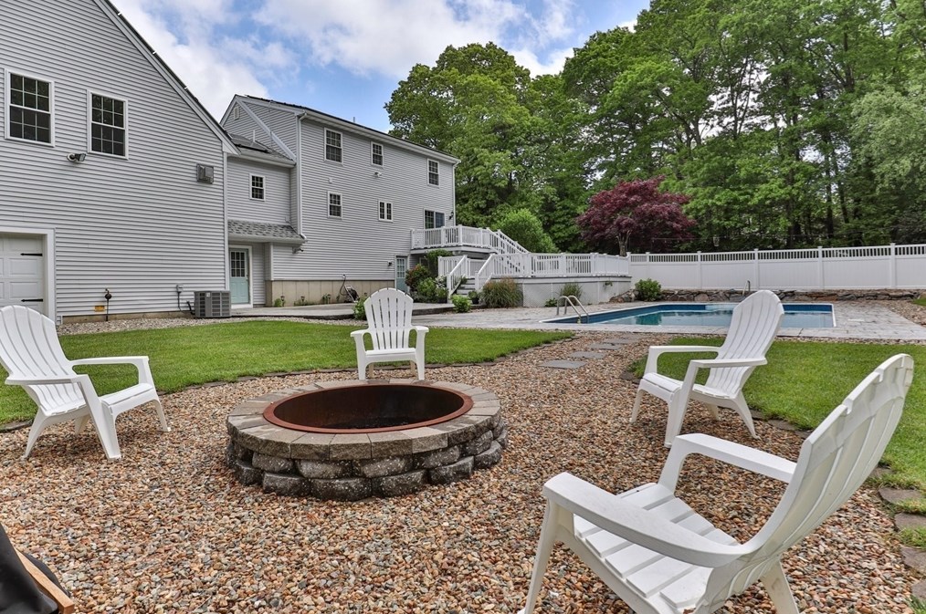 36 Chershire Ave, New Bedford MA 02743-2512 exterior