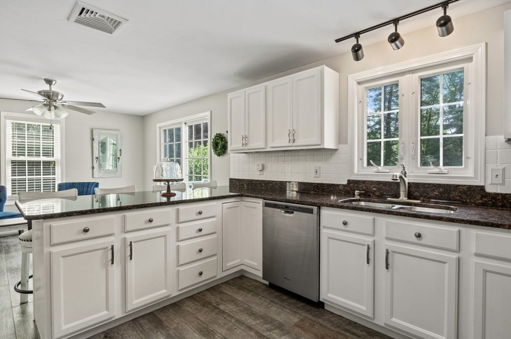 36 Chershire Ave, New Bedford MA 02743-2512 exterior