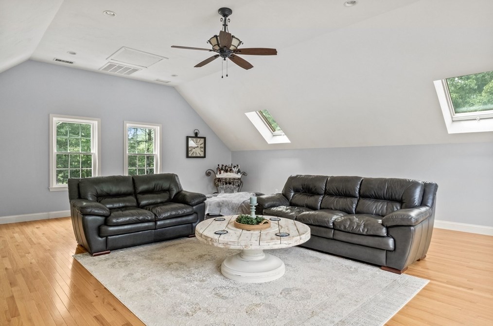 36 Chershire Ave, New Bedford MA 02743-2512 exterior