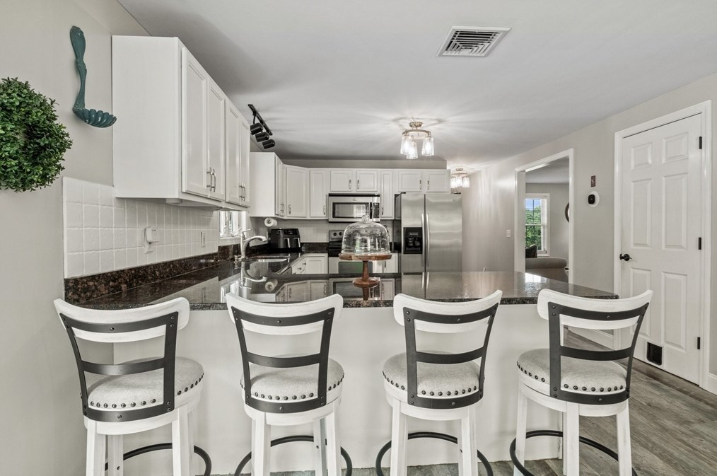 36 Chershire Ave, New Bedford MA 02743-2512 exterior