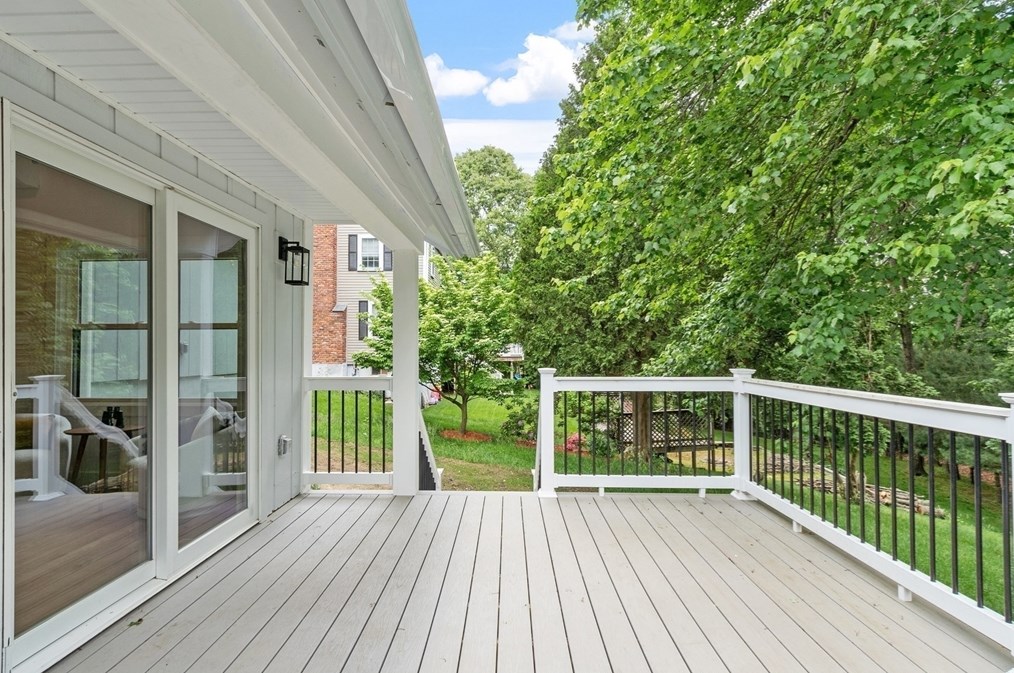 12 Seneca Dr, Hudson MA  01749-3126 exterior