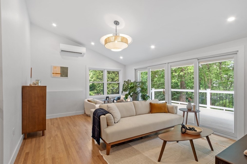 12 Seneca Dr, Hudson MA  01749-3126 exterior