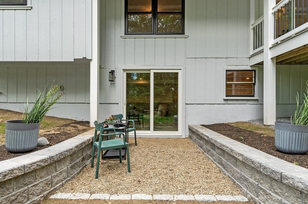 12 Seneca Dr, Hudson MA  01749-3126 exterior