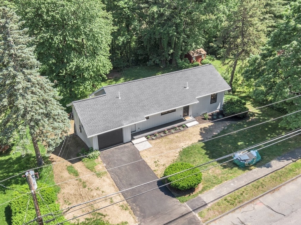 12 Seneca Dr, Hudson MA  01749-3126 exterior