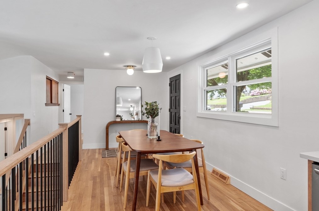 12 Seneca Dr, Hudson MA  01749-3126 exterior