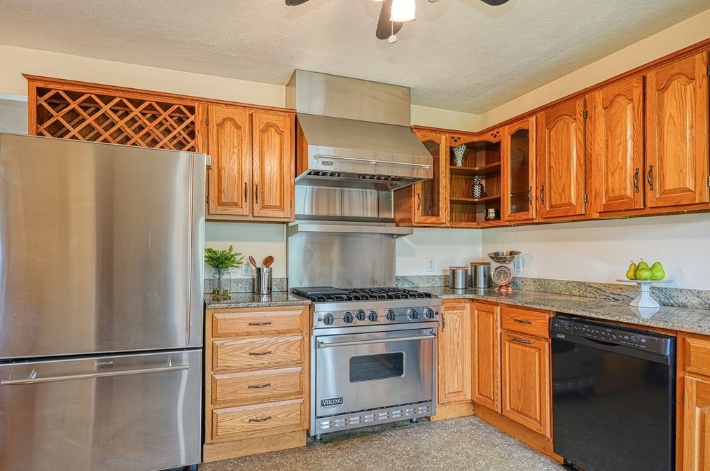 21 Fernglade Rd, Burlington MA 01803-2431 exterior