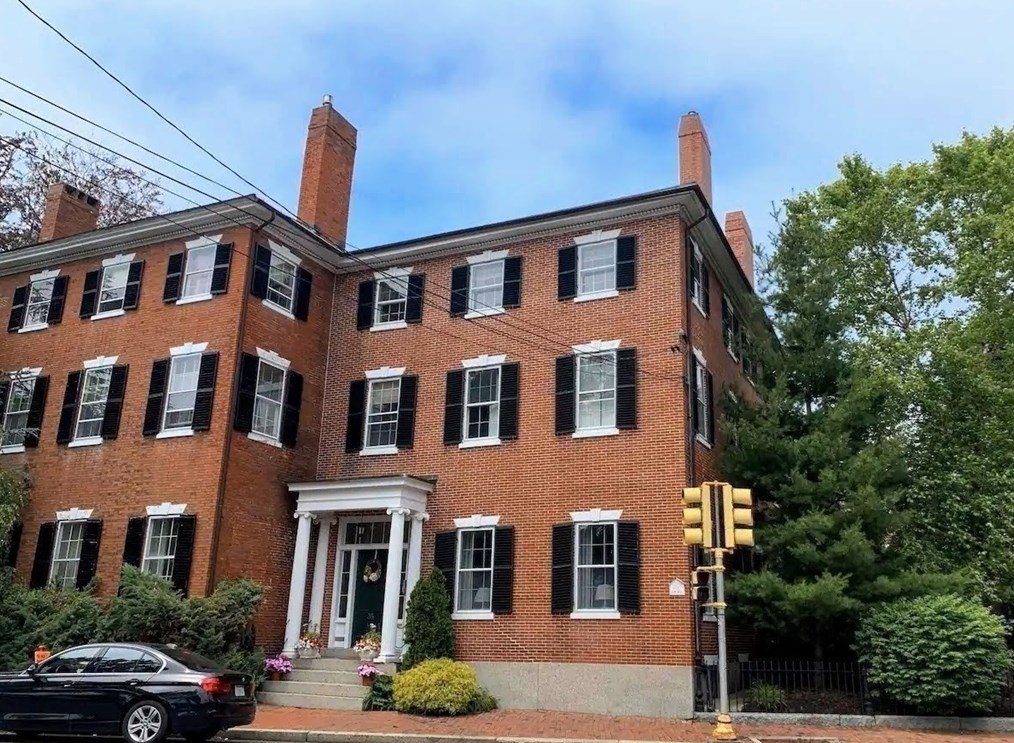 35 Washington Sq, Salem MA 01970-4056 exterior