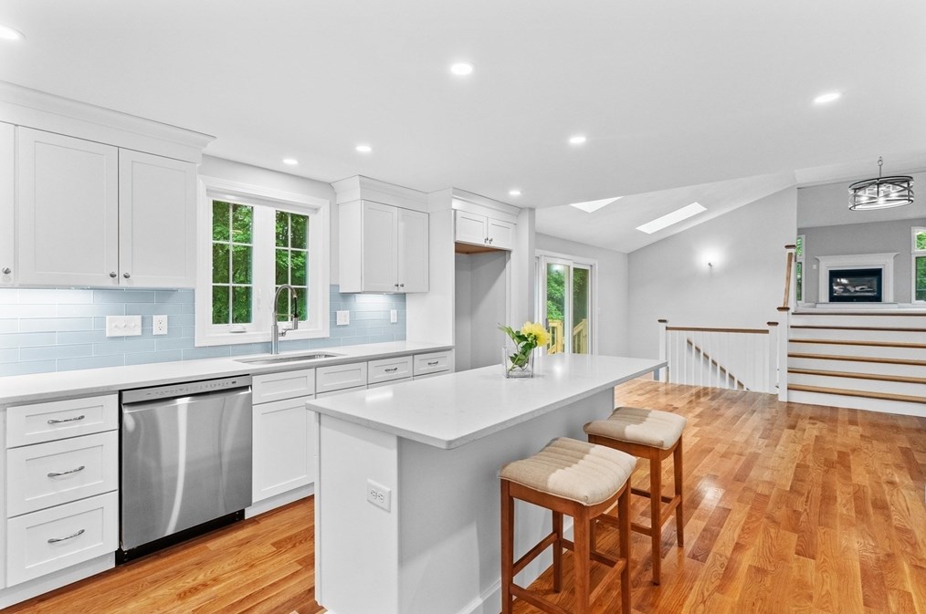 21 Babicz Rd, Tewksbury MA 01876-2501 exterior