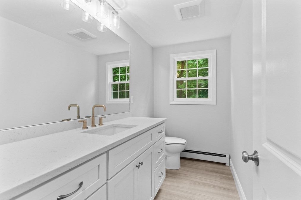 21 Babicz Rd, Tewksbury MA 01876-2501 exterior