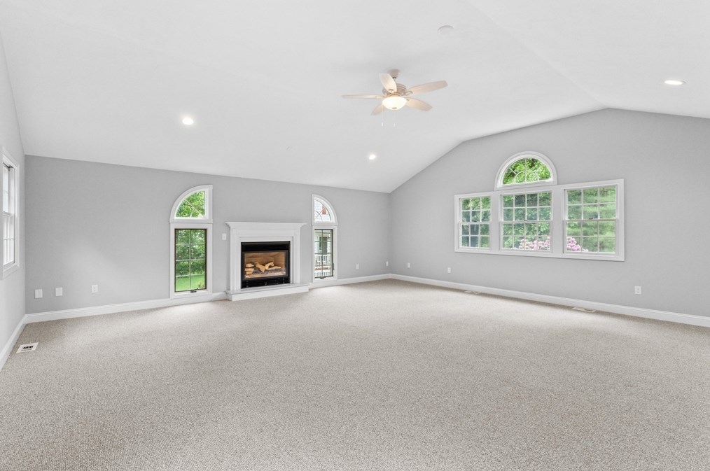 21 Babicz Rd, Tewksbury MA 01876-2501 exterior