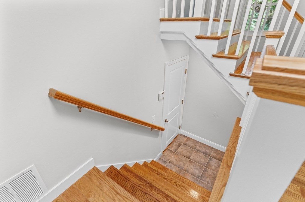 21 Babicz Rd, Tewksbury MA 01876-2501 exterior