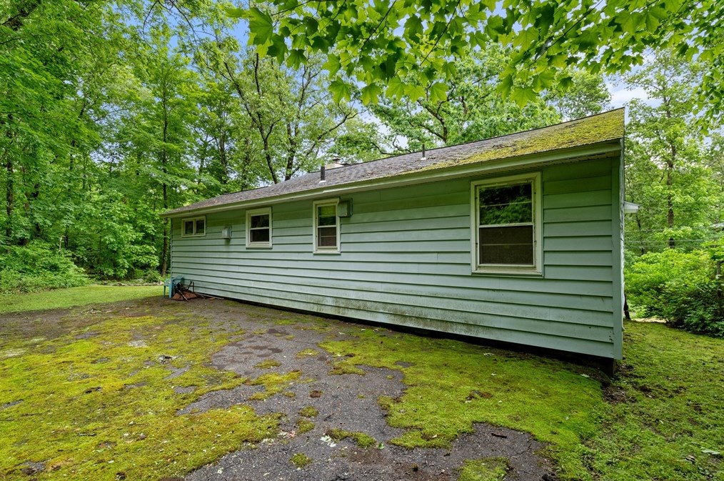 110 Leland Hl Rd, Sutton MA 01590-2913 exterior