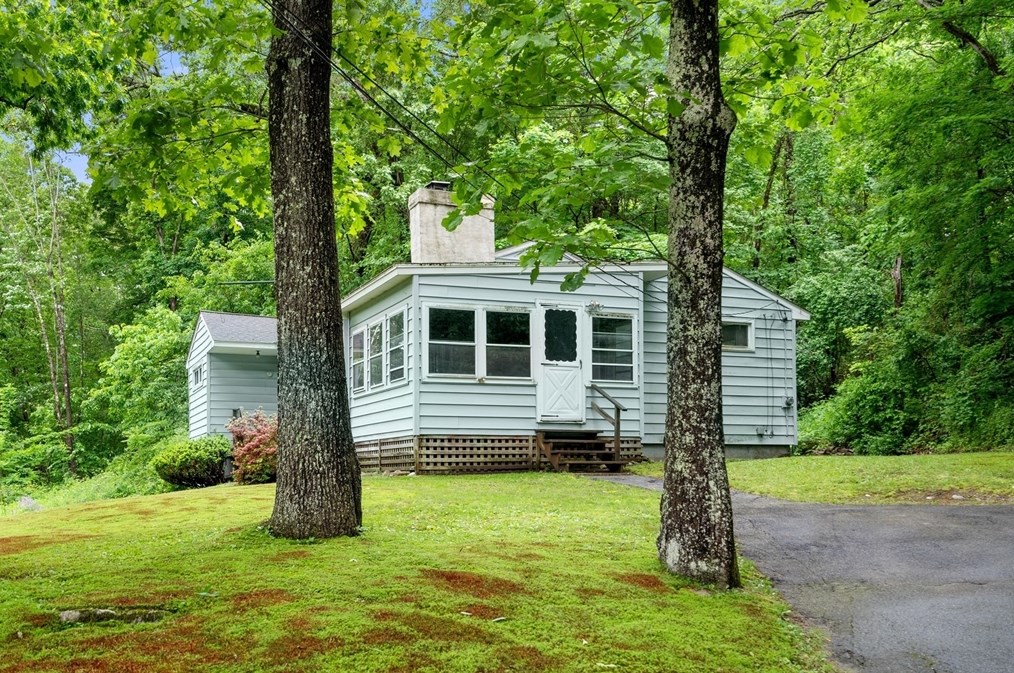 110 Leland Hl Rd, Sutton MA 01590-2913 exterior