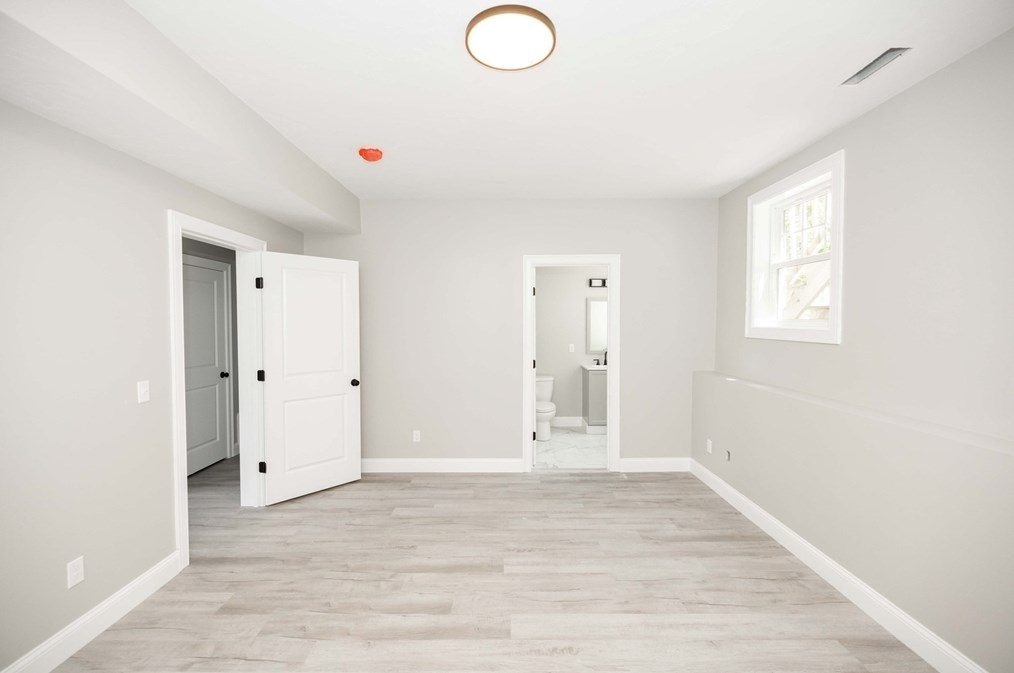 30 Enid St, Worcester MA 01604 exterior