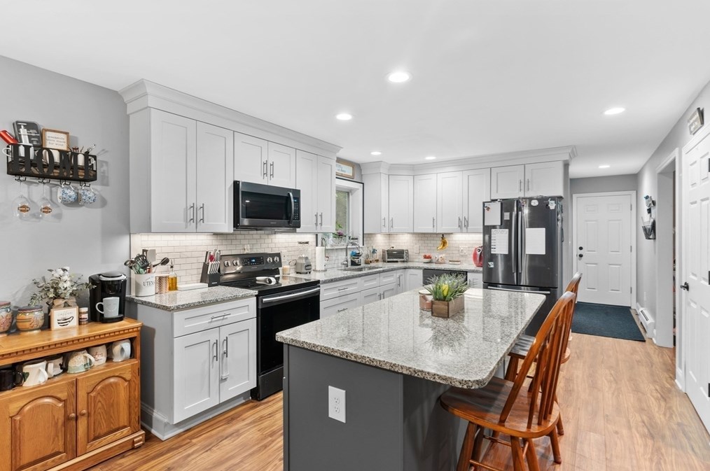 706 Conant Rd, Royalston MA 01331-9453 exterior