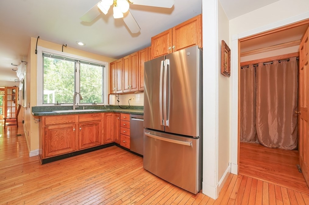 456 Gleasondale Rd, Stow MA  01775-1437 exterior