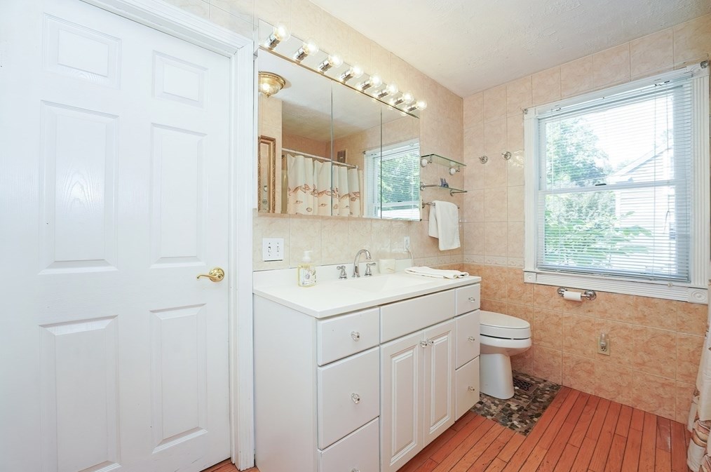 456 Gleasondale Rd, Stow MA  01775-1437 exterior