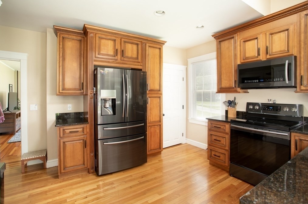 9 Warren Ave, Seekonk MA 02771-3814 exterior