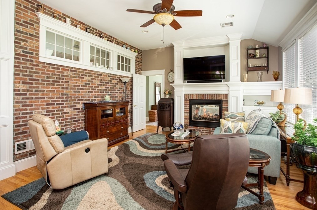 9 Warren Ave, Seekonk MA 02771-3814 exterior