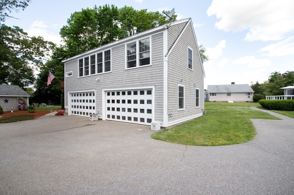 9 Warren Ave, Seekonk MA 02771-3814 exterior