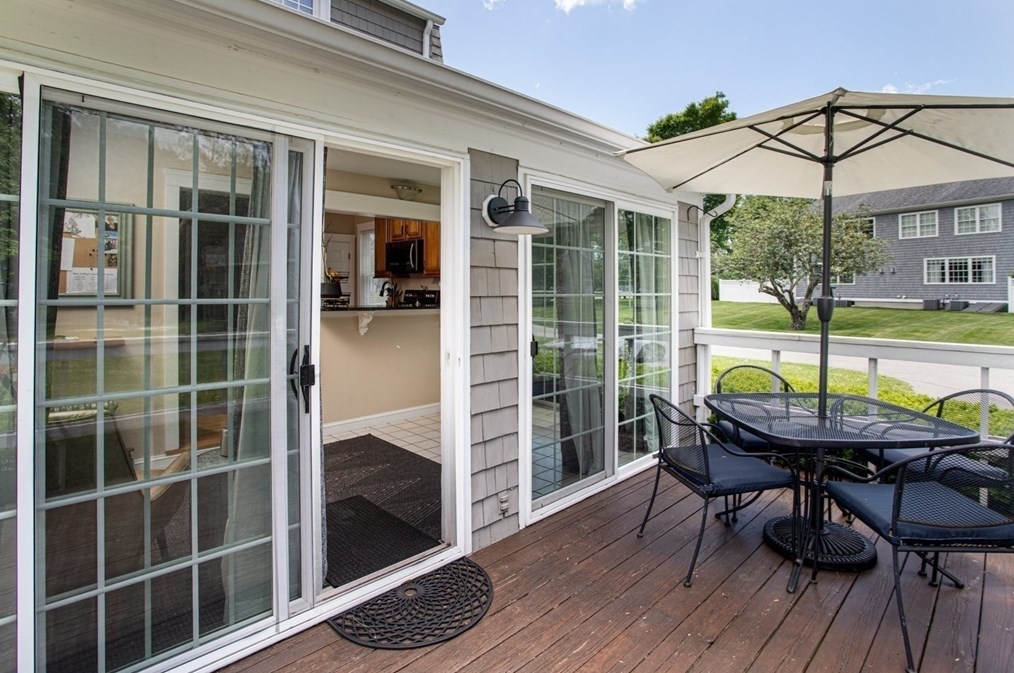 9 Warren Ave, Seekonk MA 02771-3814 exterior