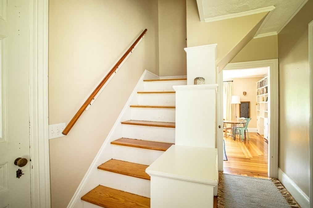 9 Warren Ave, Seekonk MA 02771-3814 exterior