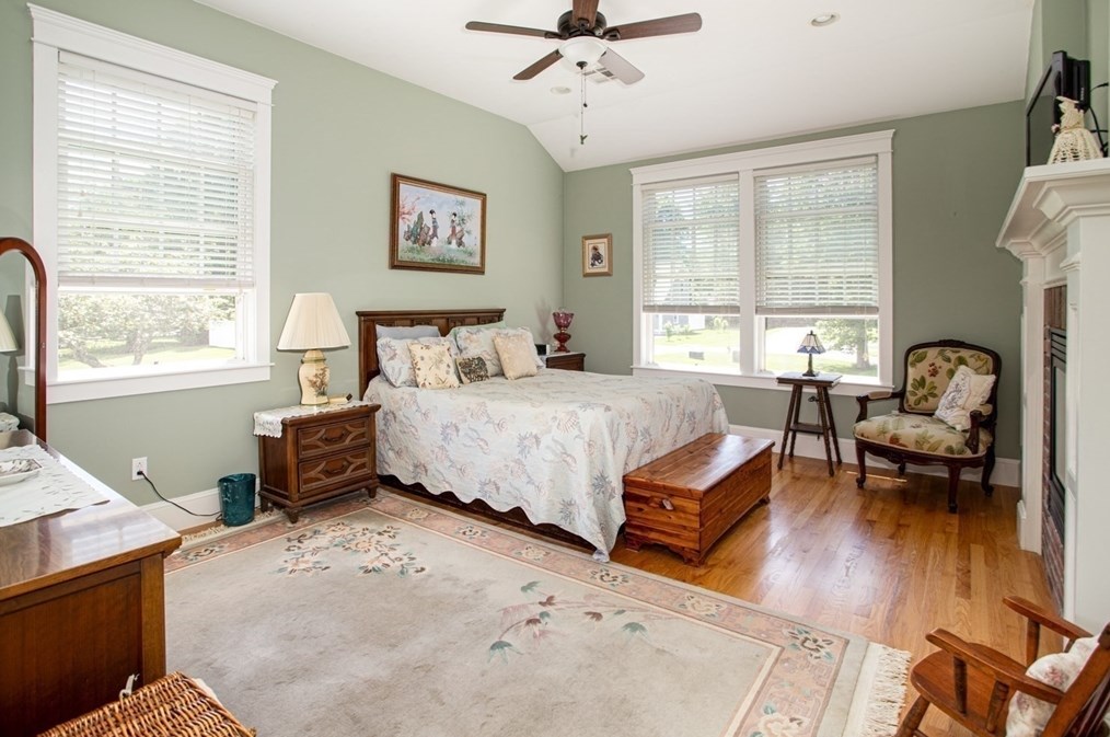 9 Warren Ave, Seekonk MA 02771-3814 exterior