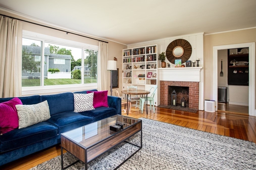 9 Warren Ave, Seekonk MA 02771-3814 exterior