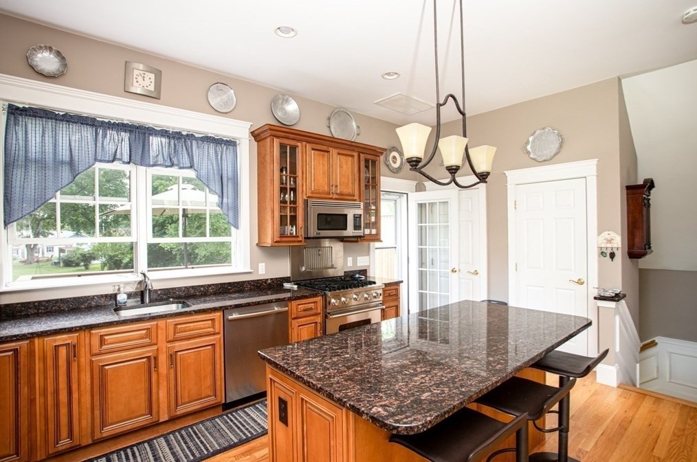 9 Warren Ave, Seekonk MA 02771-3814 exterior