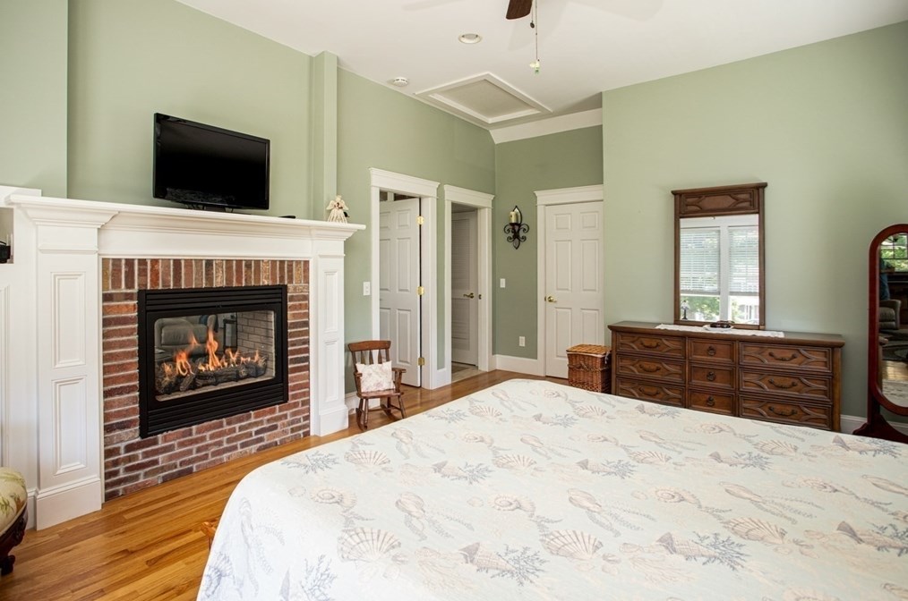 9 Warren Ave, Seekonk MA 02771-3814 exterior