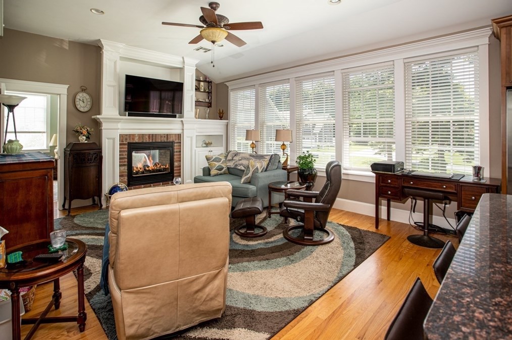 9 Warren Ave, Seekonk MA 02771-3814 exterior