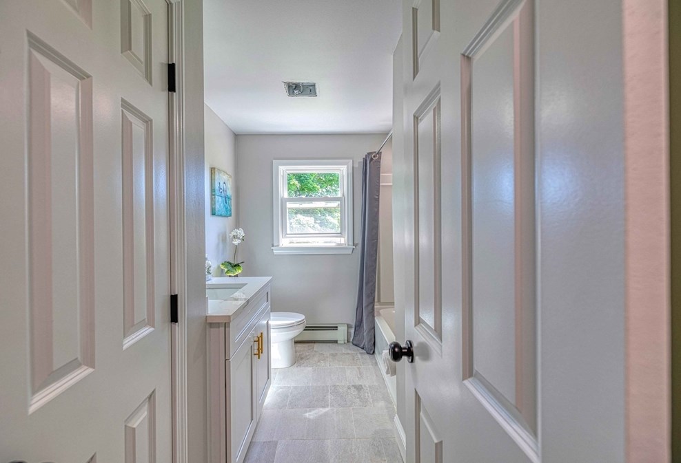 397 High St, Whitman MA 02382-1121 exterior