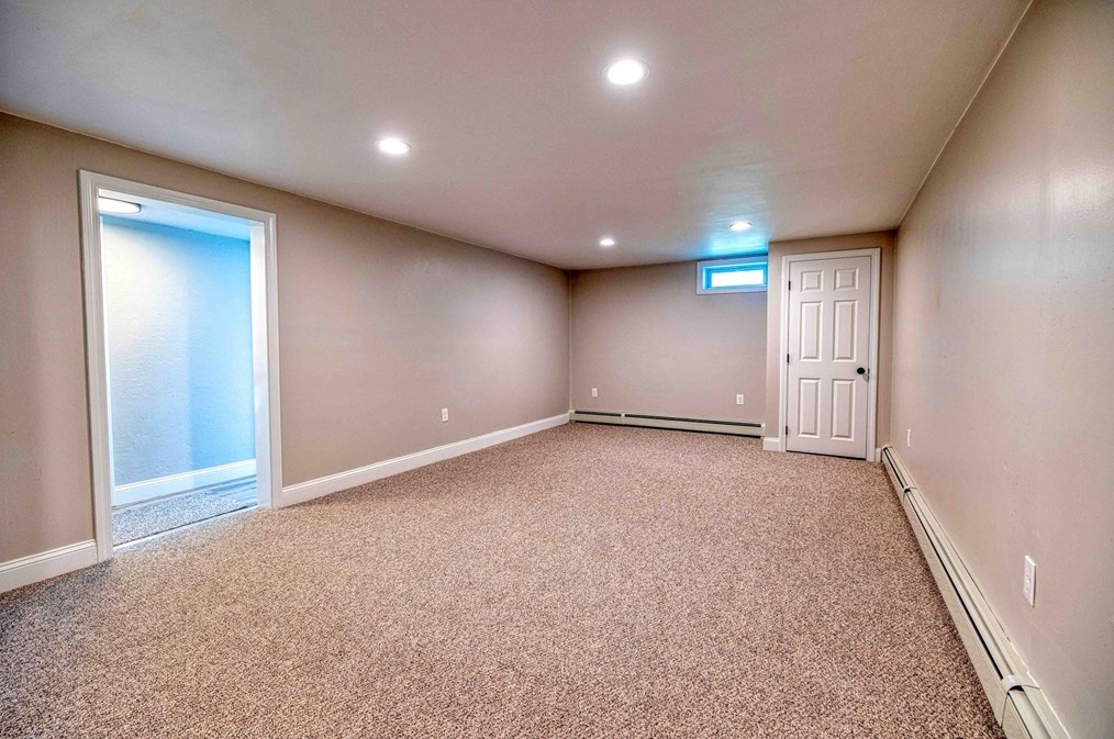 397 High St, Whitman MA 02382-1121 exterior