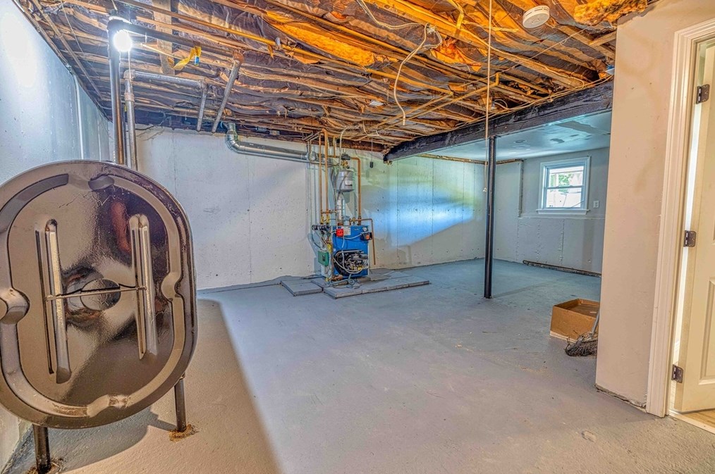 397 High St, Whitman MA 02382-1121 exterior