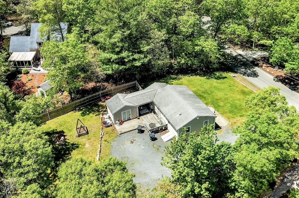 23 Highview Ave, Mashpee MA 02649-4300 exterior